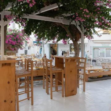 Exterior tables, chairs and sofas